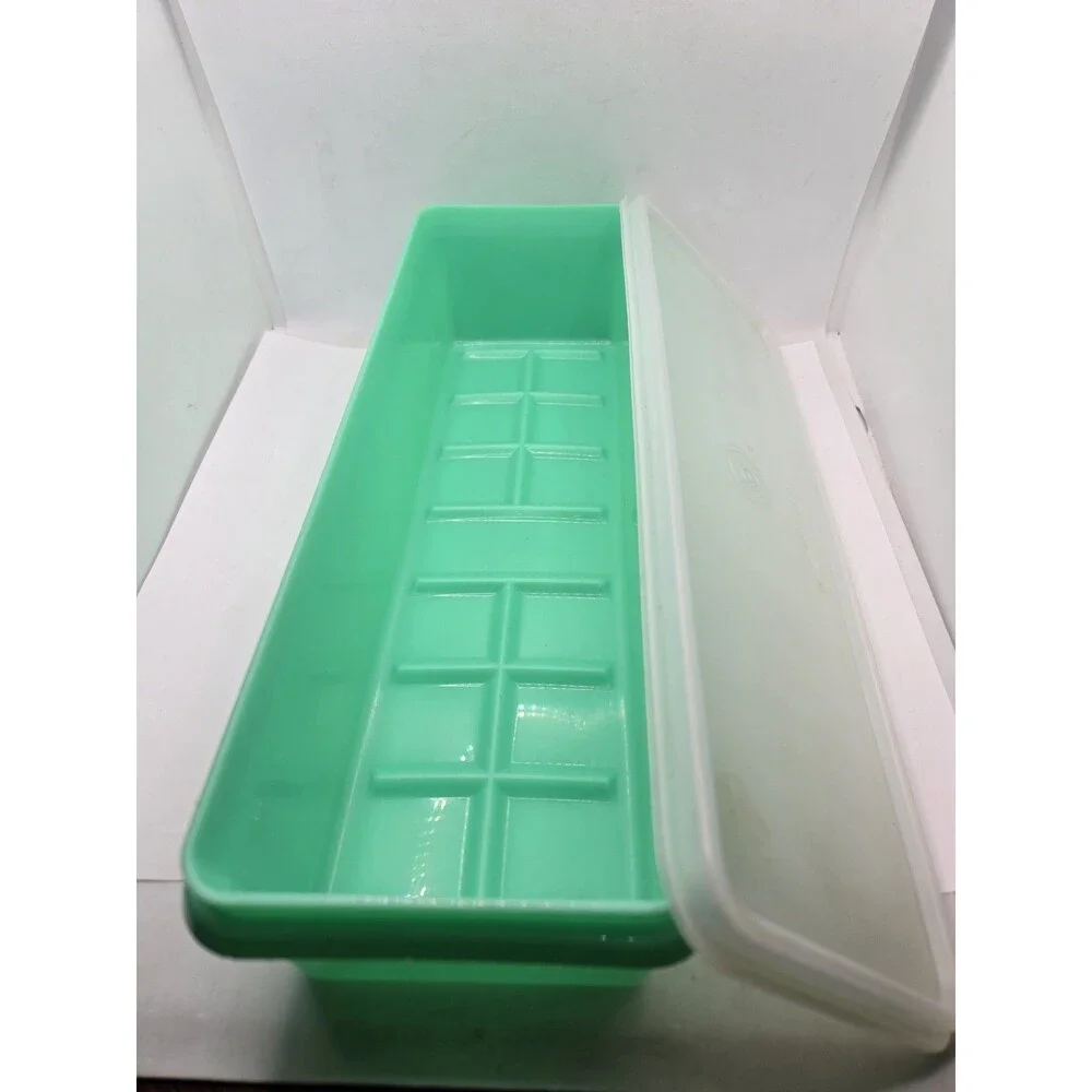Tupperware Jadite Green Celery Keeper Container 782-8 w/Lid